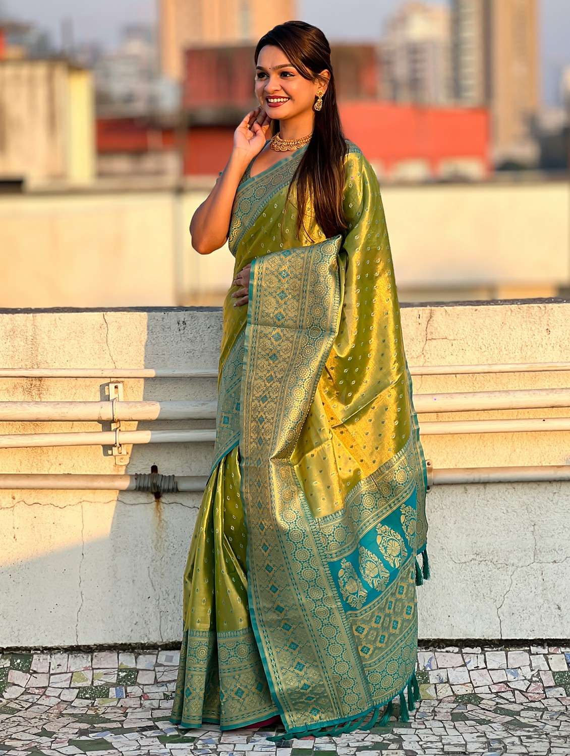 women self design banarasi saree with blouse - 21965106 -  Standard Image - 1