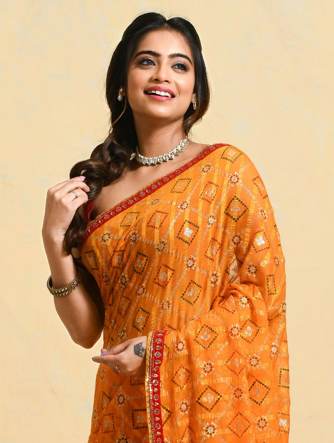 women printed casual wear saree with blouse - 21965545 - Standard Image - 4