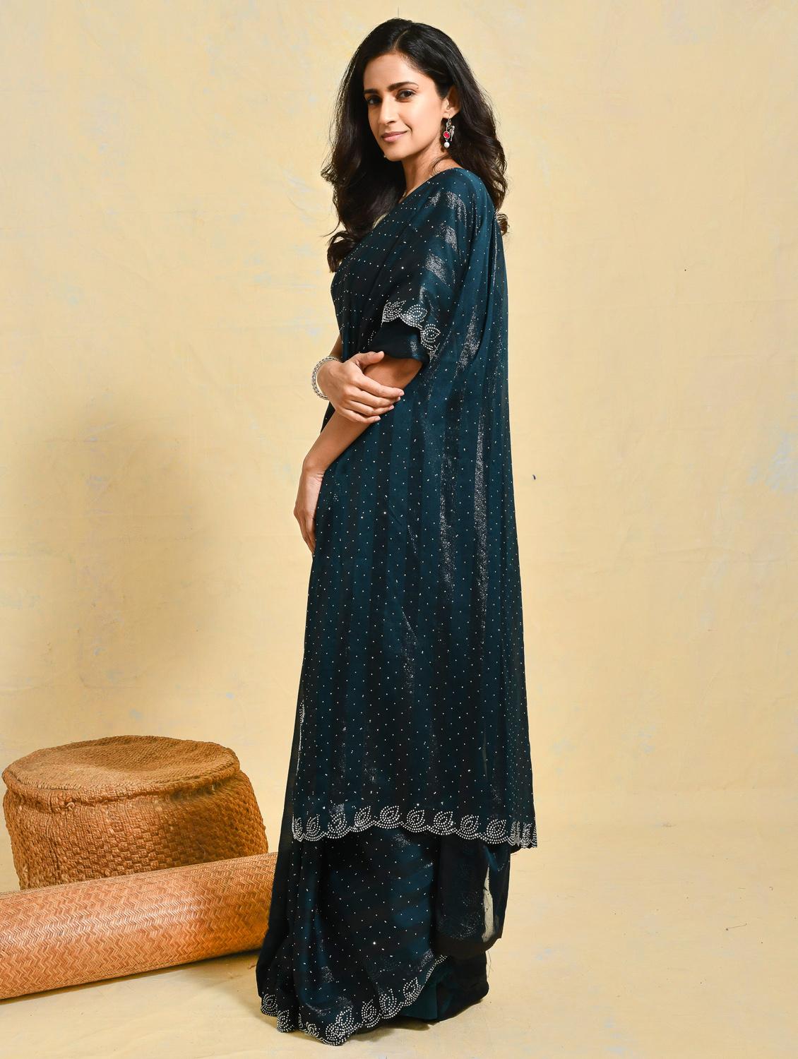 women striped embellished saree with blouse - 21965548 - Standard Image - 1