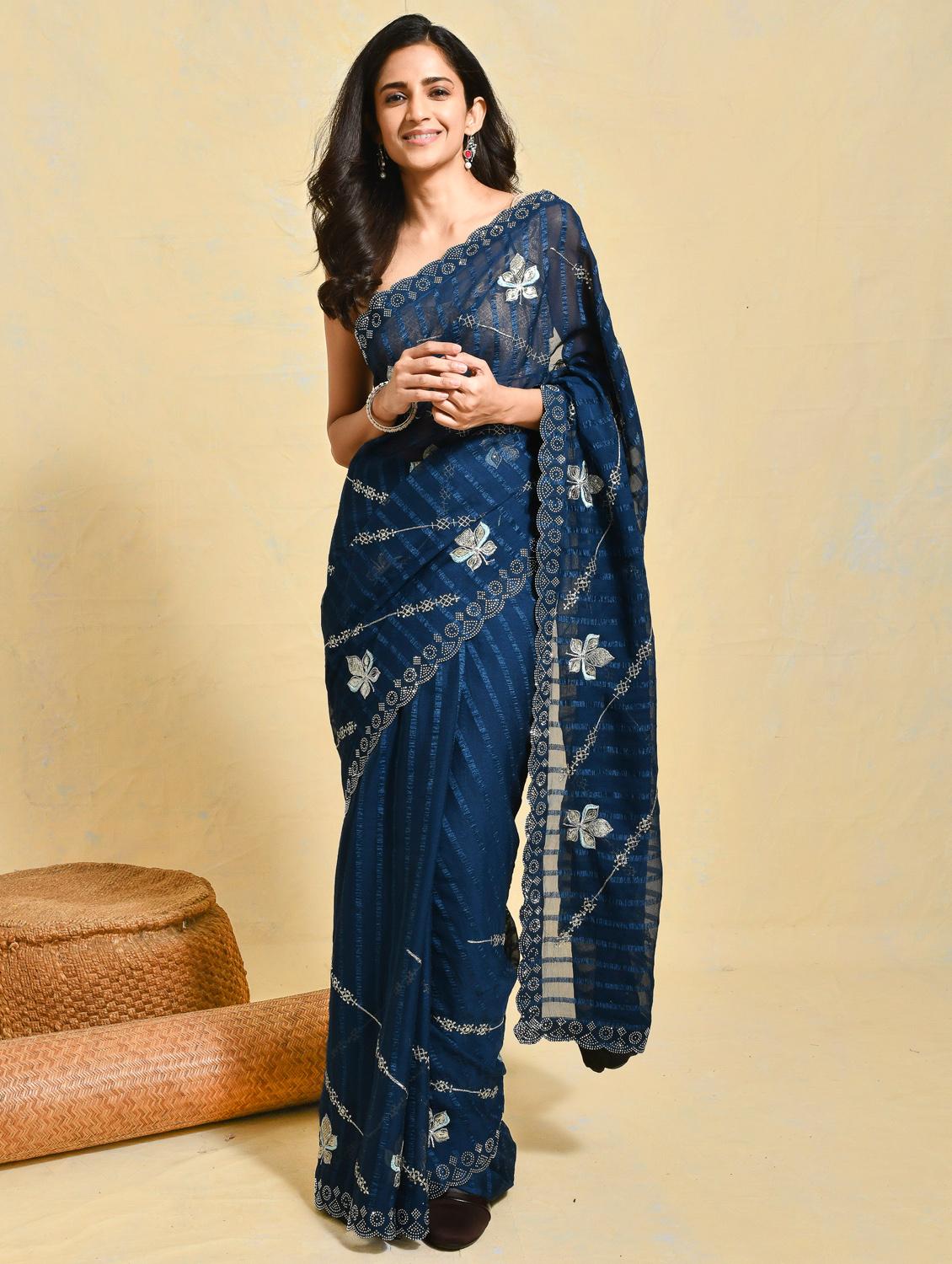 women striped embroidered saree with blouse - 21965550 - Standard Image - 1