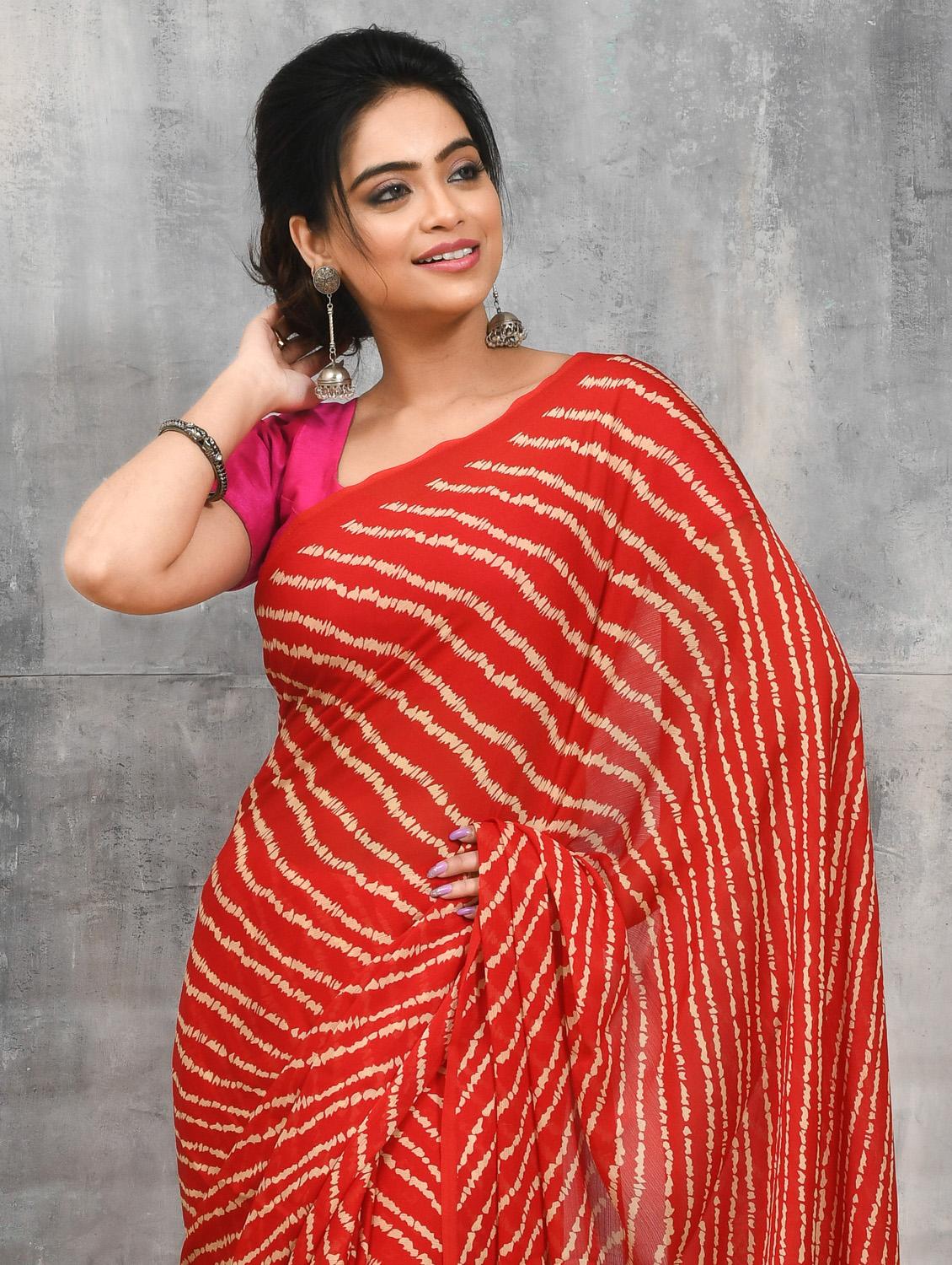 women printed casual wear saree with blouse - 21965592 - Standard Image - 4