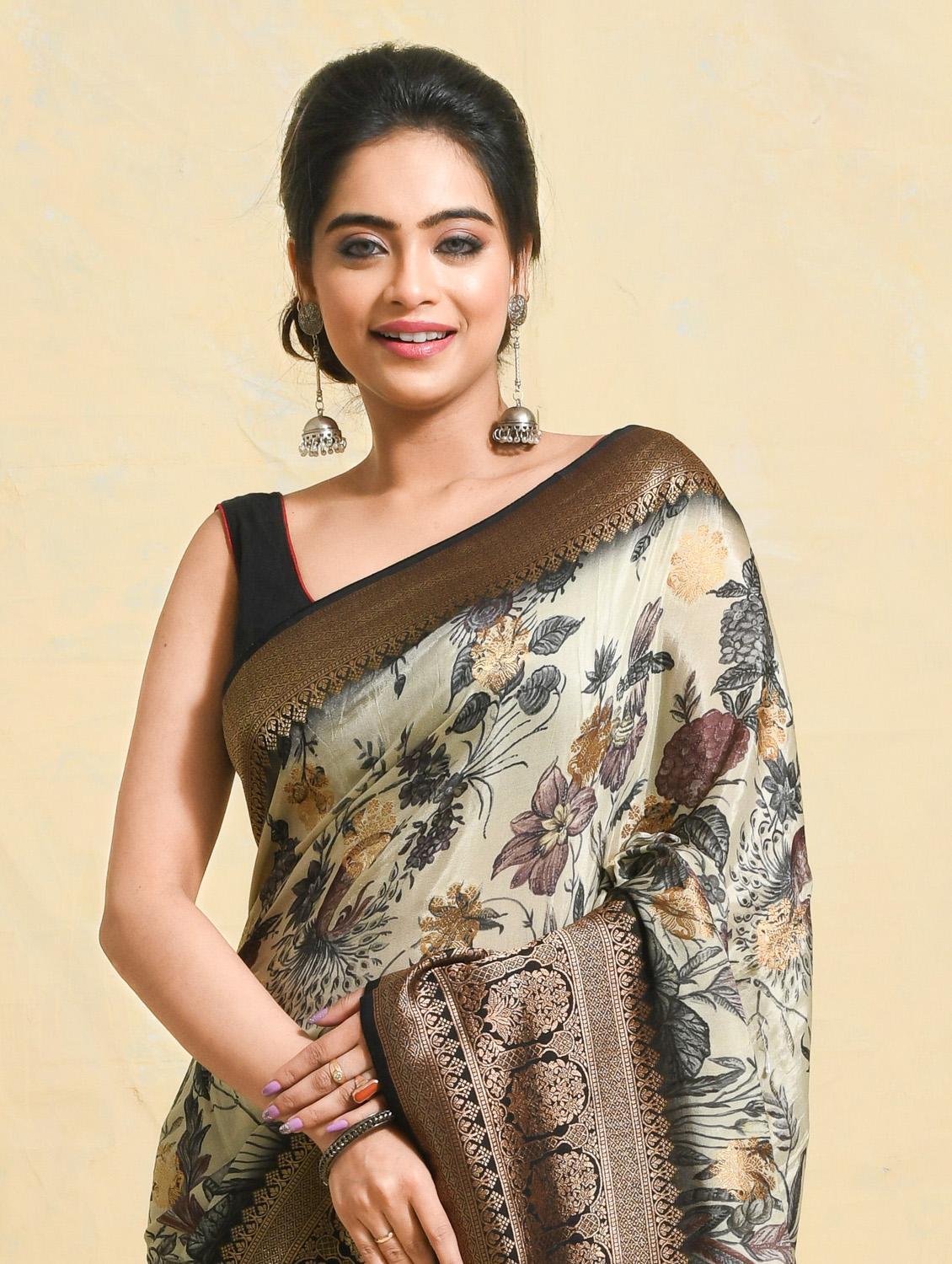 women printed casual wear saree with blouse - 21965604 - Standard Image - 4