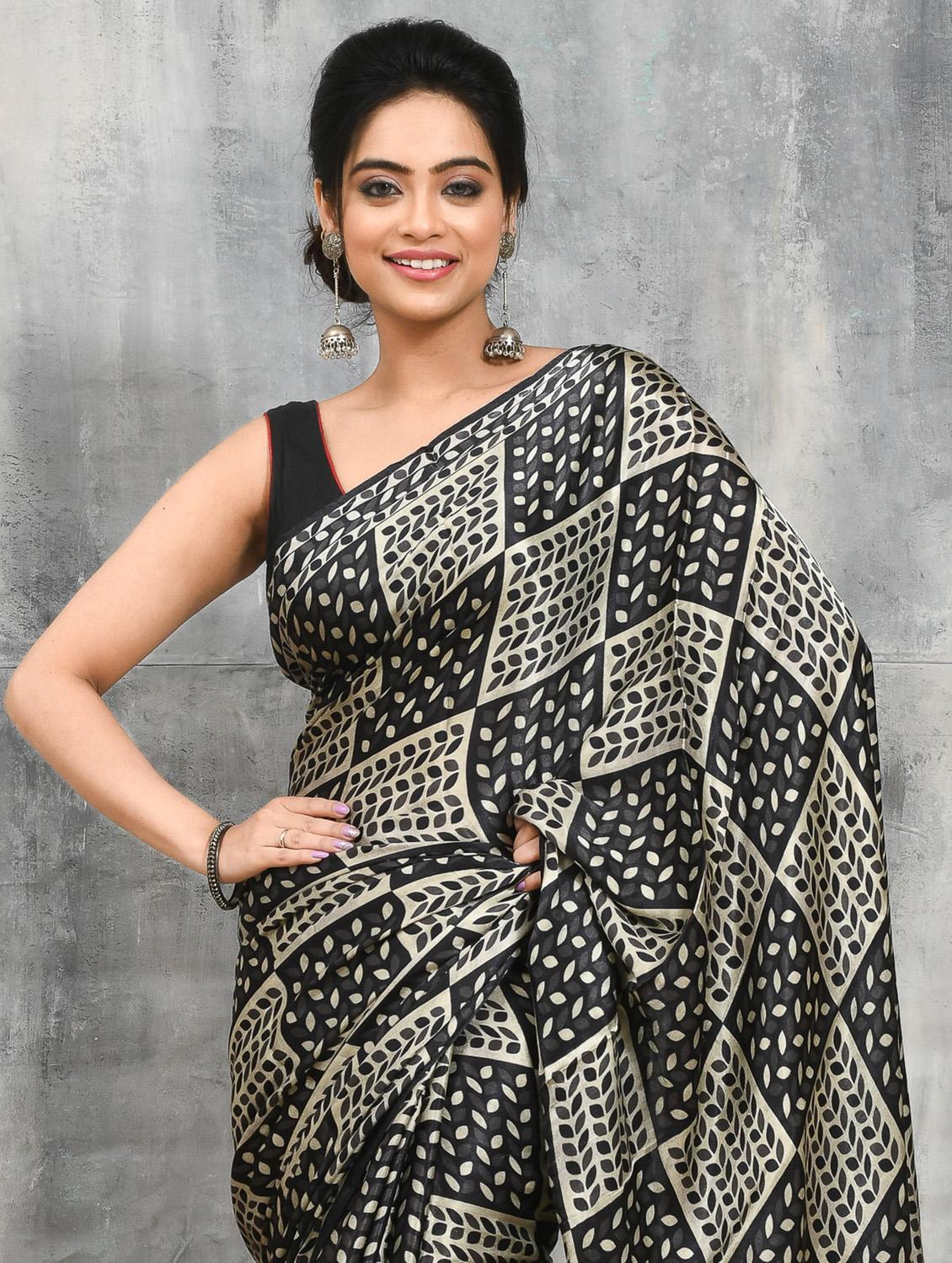 women printed casual wear saree with blouse - 21965606 - Standard Image - 4