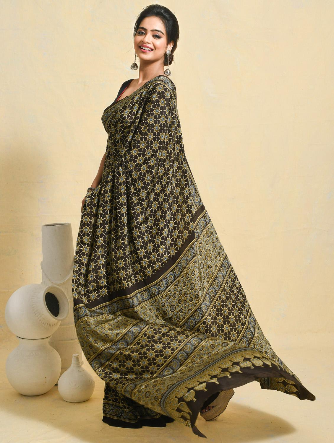 women printed casual wear saree with blouse - 21965617 - Standard Image - 1