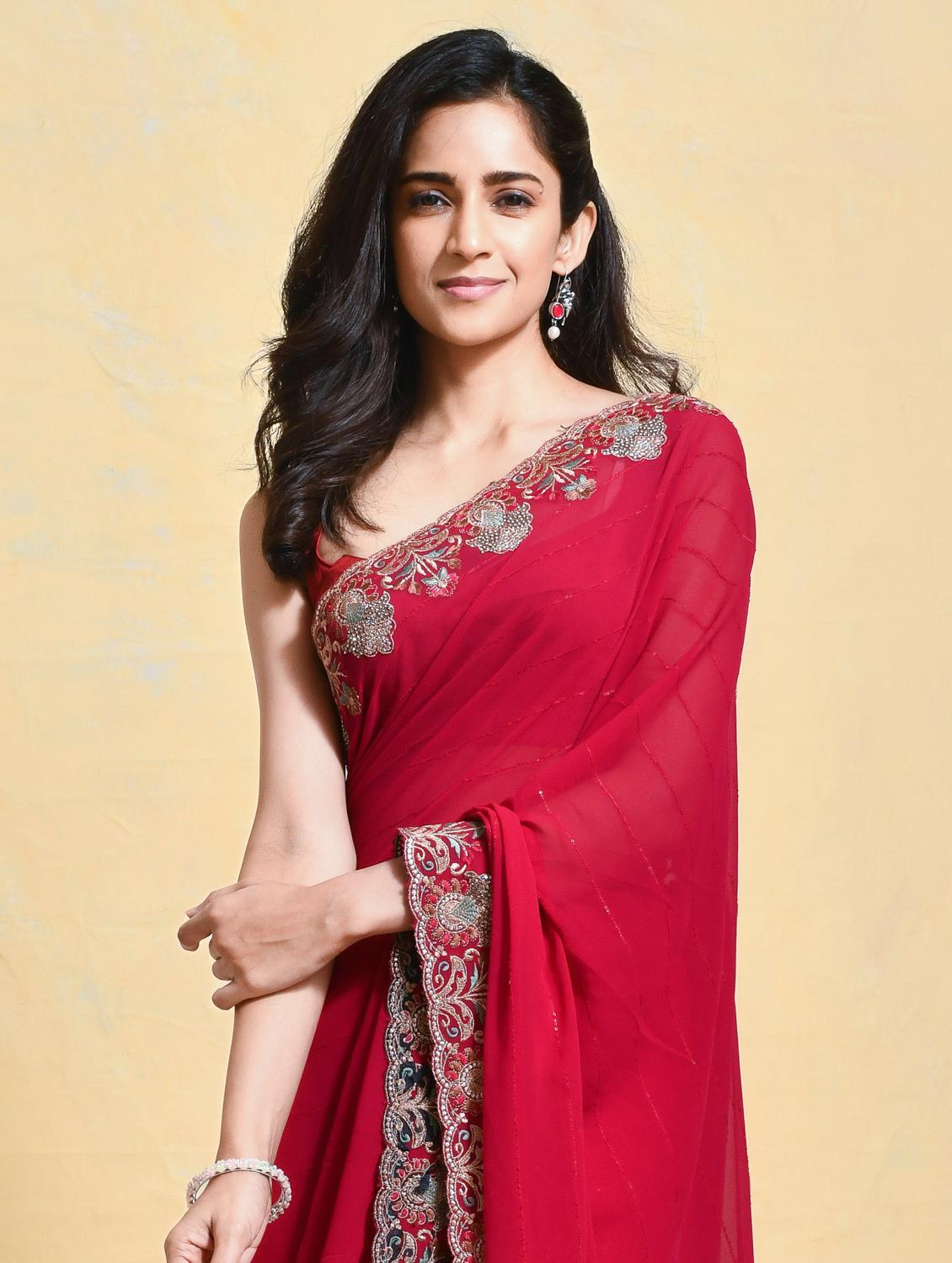 women solid with bordered saree with blouse - 21965641 - Standard Image - 4