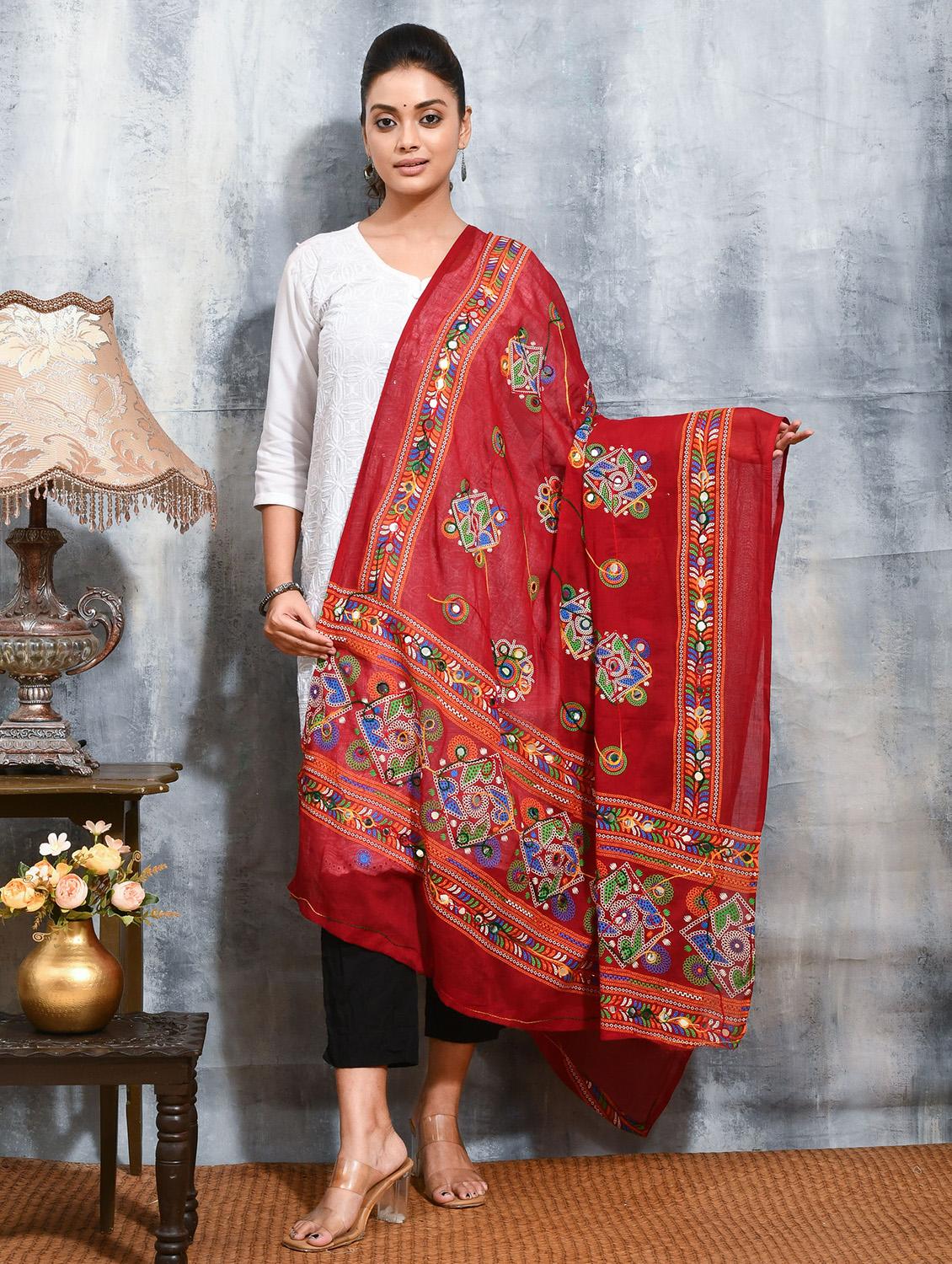 women solid with work embroidered dupatta - 21965825 - Zoom Image - 0