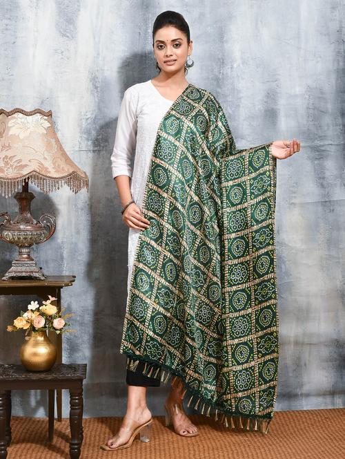 women green bandhani printed dupatta - 21965832 - Standard Image - 0