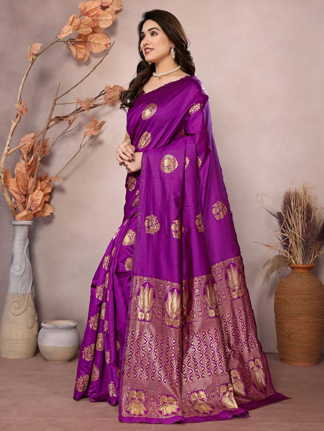 women self design banarasi saree with blouse - 21965867 -  Standard Image - 1