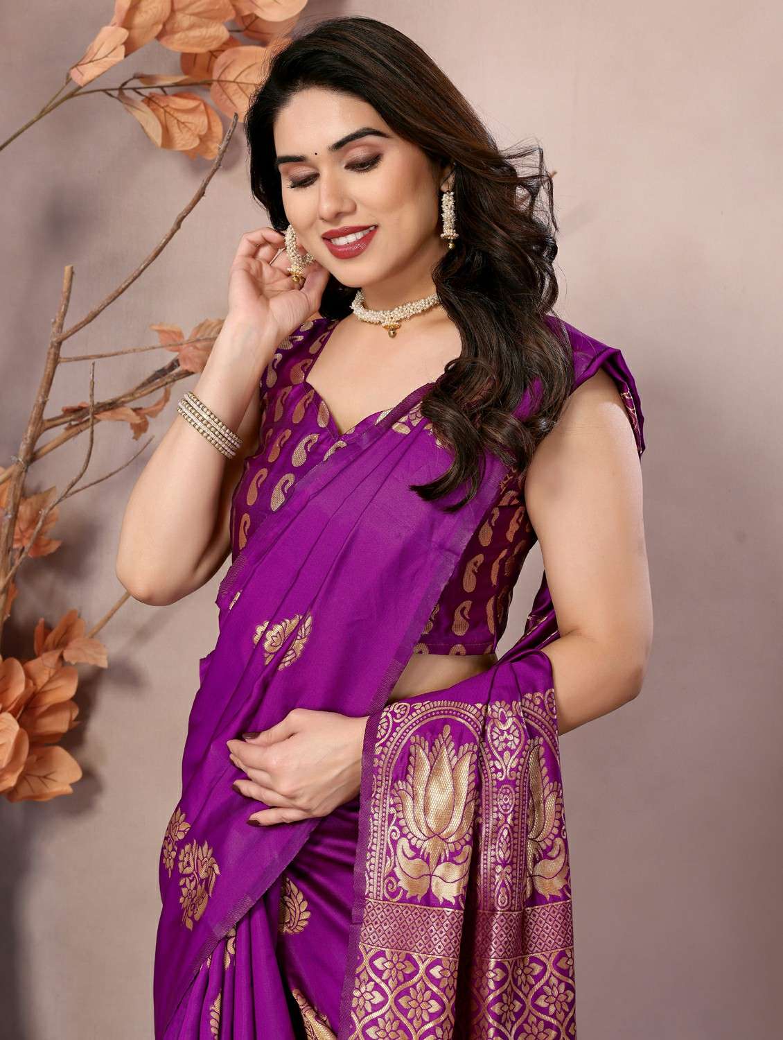 women self design banarasi saree with blouse - 21965867 -  Standard Image - 4