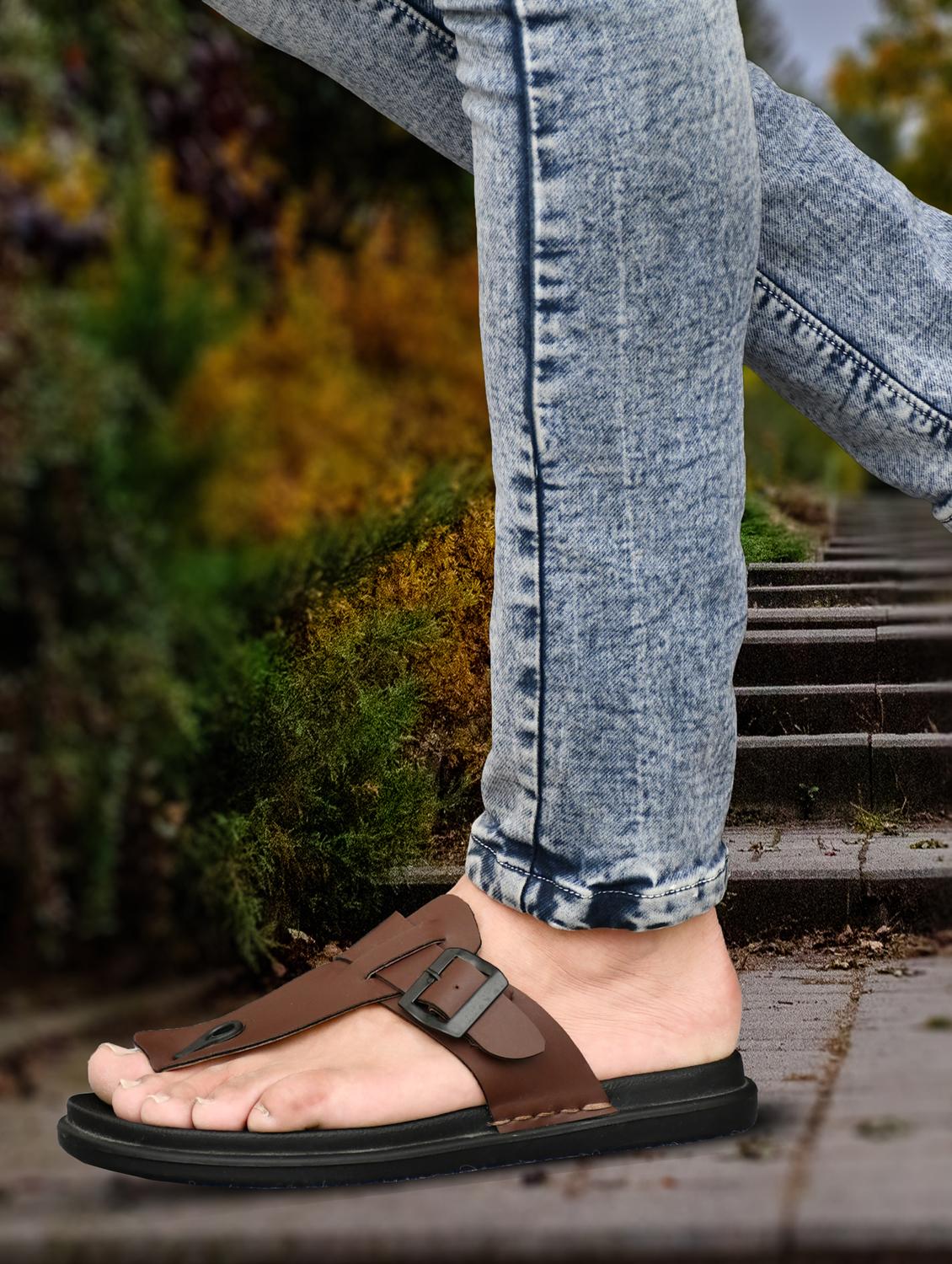 men solid toe separator sandal - 21966215 - Standard Image - 1