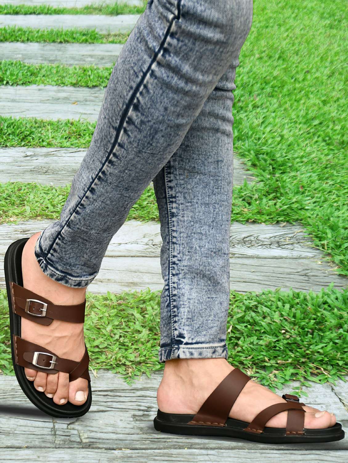 men solid toe separator sandal - 21966216 -  Standard Image - 1