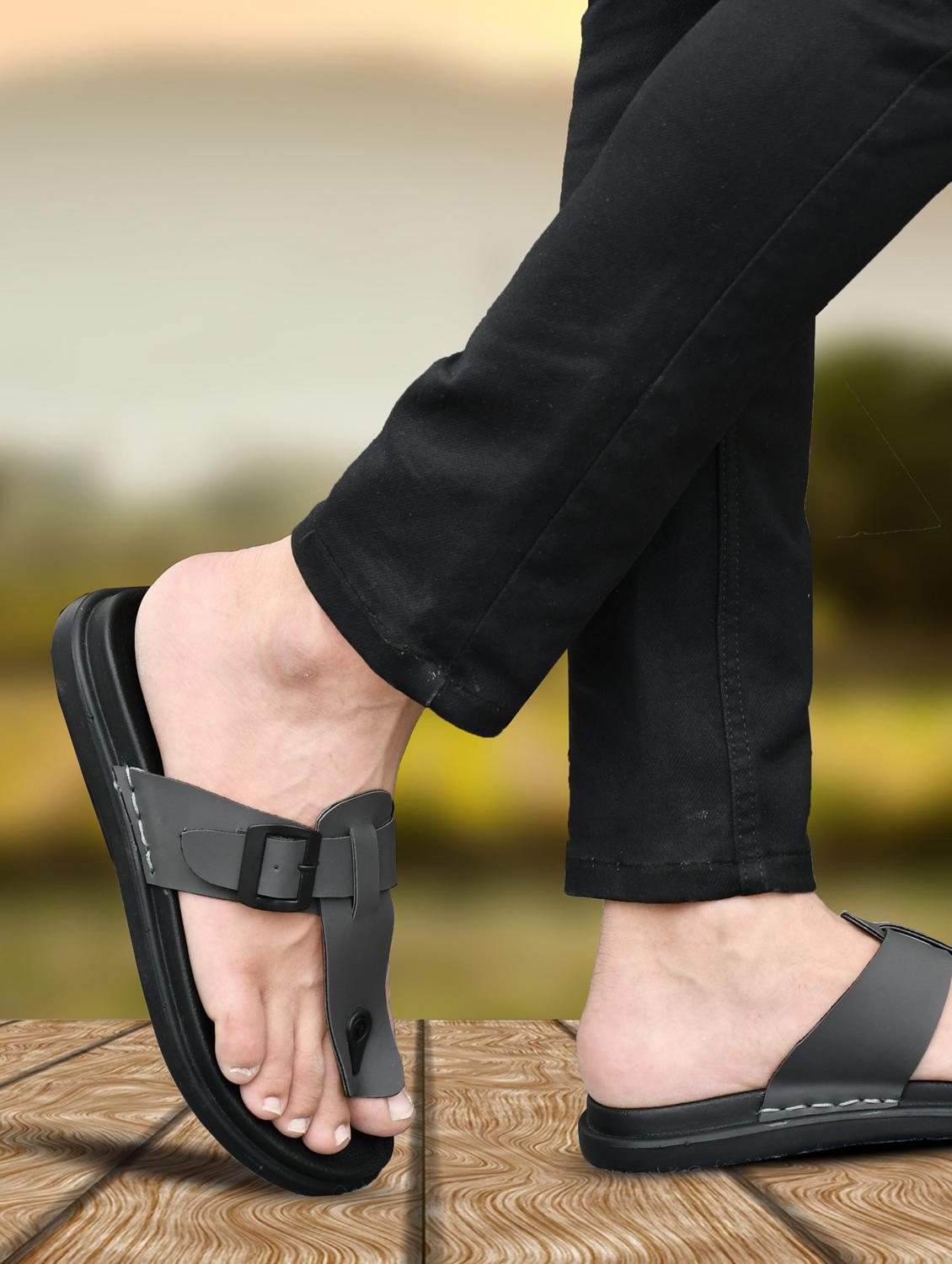 men solid toe separator sandal - 21966219 -  Standard Image - 1