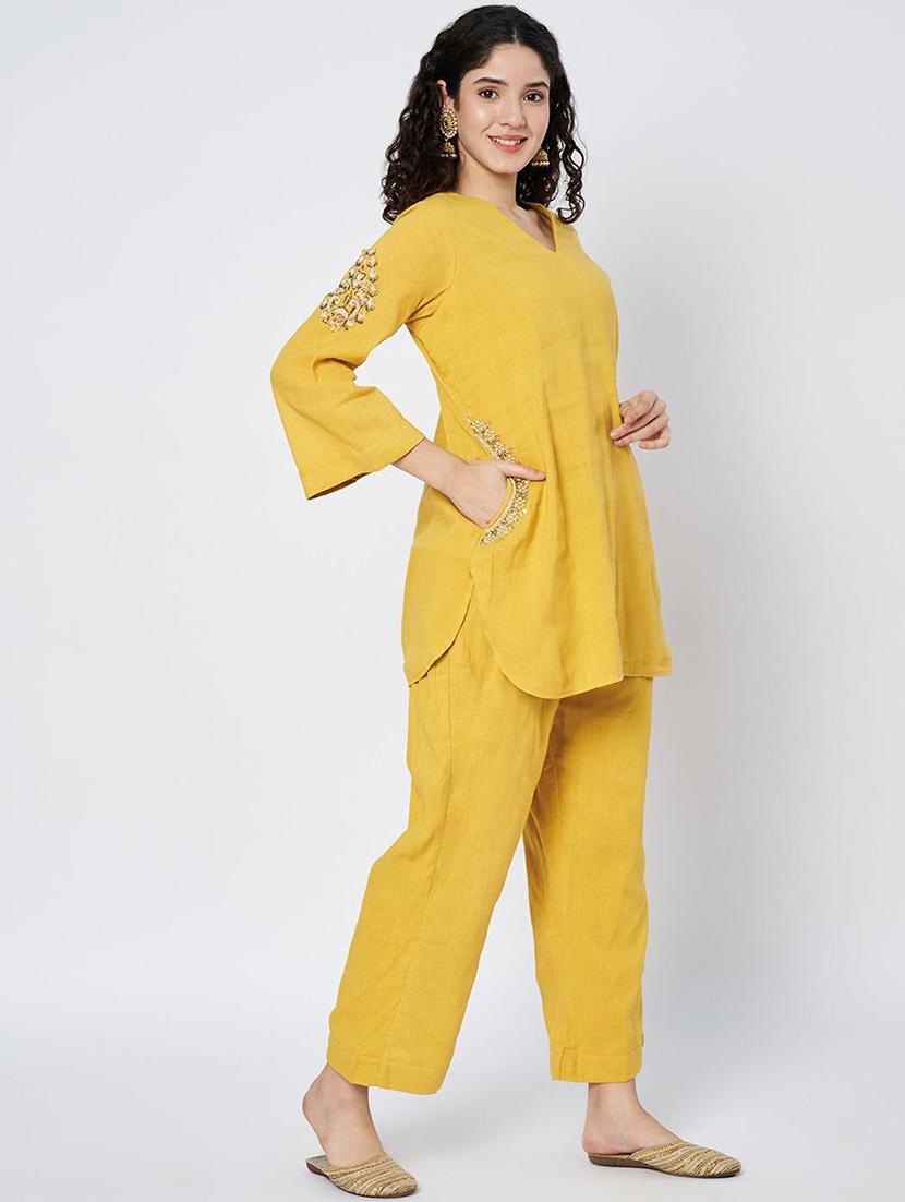 women embroidered kurtaand trouser co-ord set - 21966845 -  Standard Image - 1