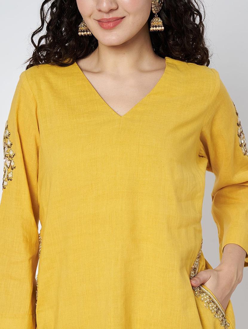 women embroidered kurtaand trouser co-ord set - 21966845 - Standard Image - 4