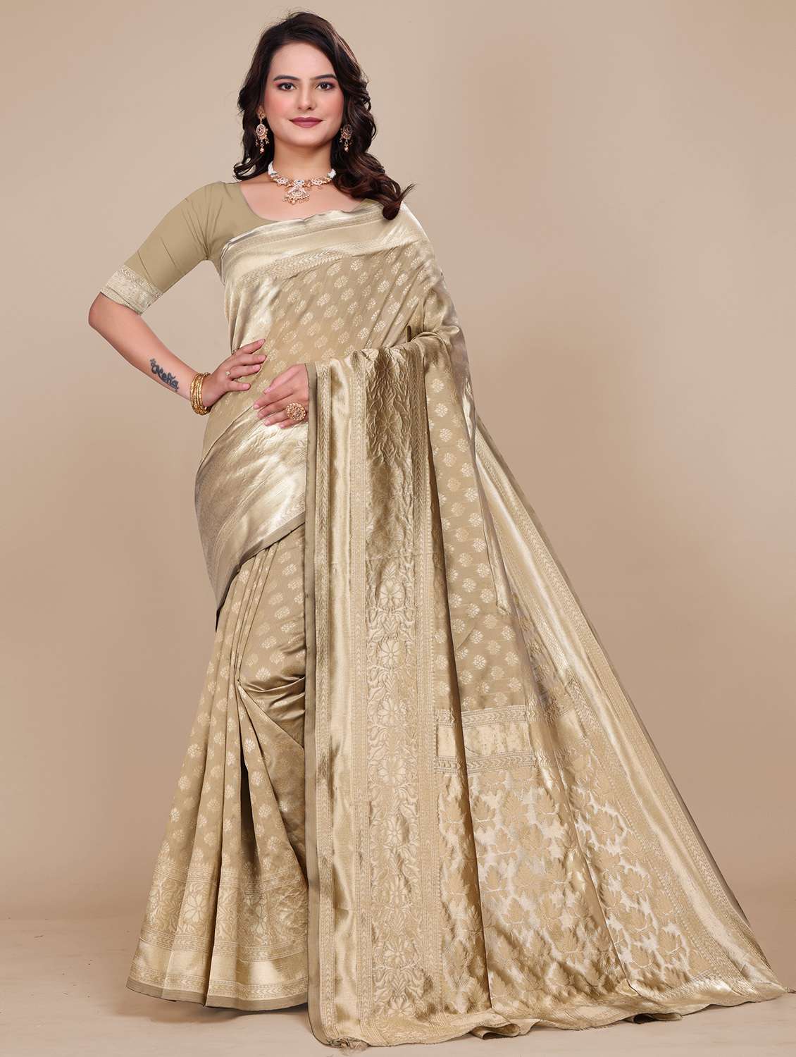 women self design banarasi saree with blouse - 21967227 - Standard Image - 1