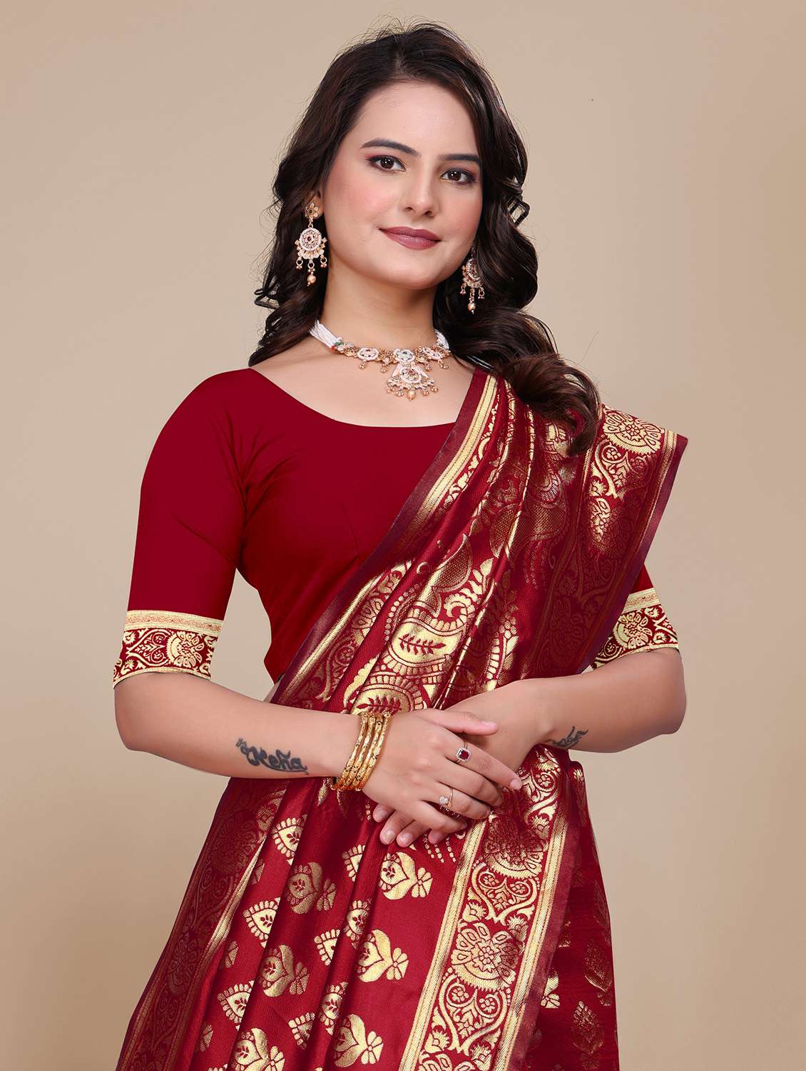 women self design banarasi saree with blouse - 21967229 - Standard Image - 4