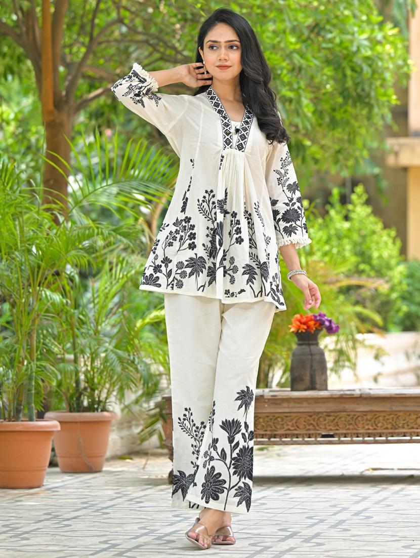 women three quarter sleeve ethnic co-ord set - 21967262 -  Zoom Image - 0