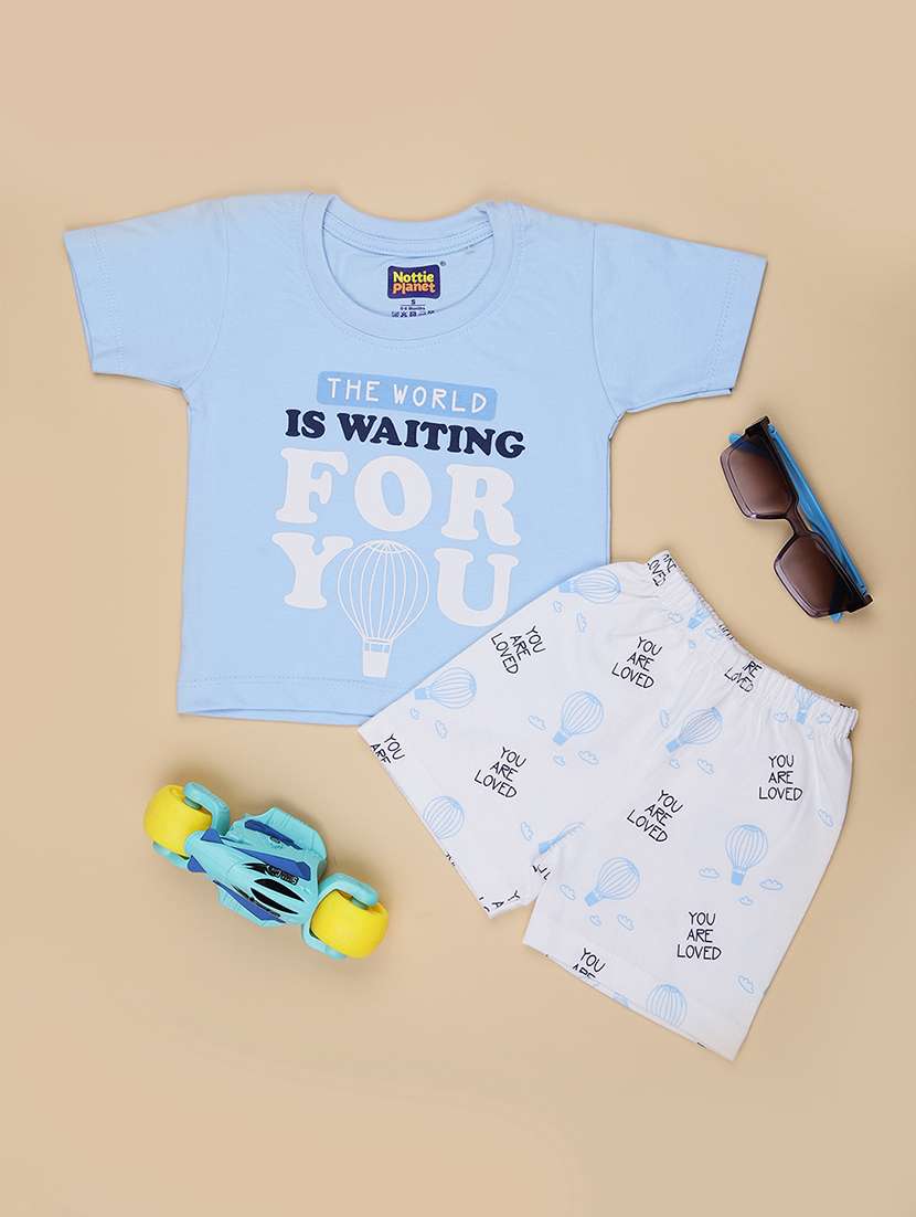 boys printed t-shirt & shorts casual wear set