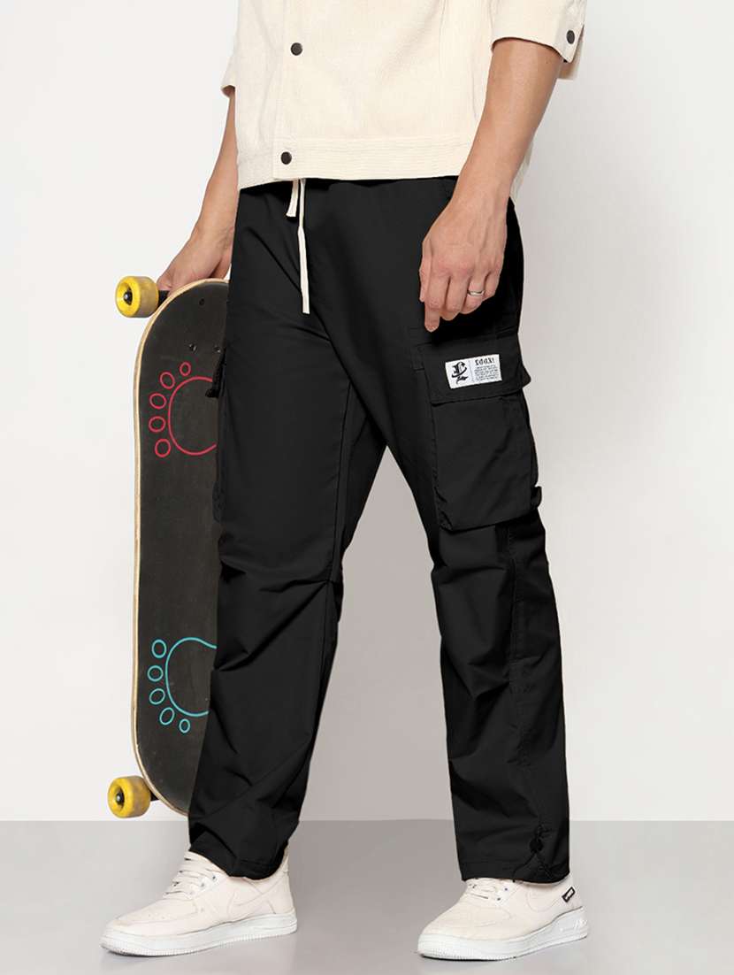 men black solid low rise regular fit cargo