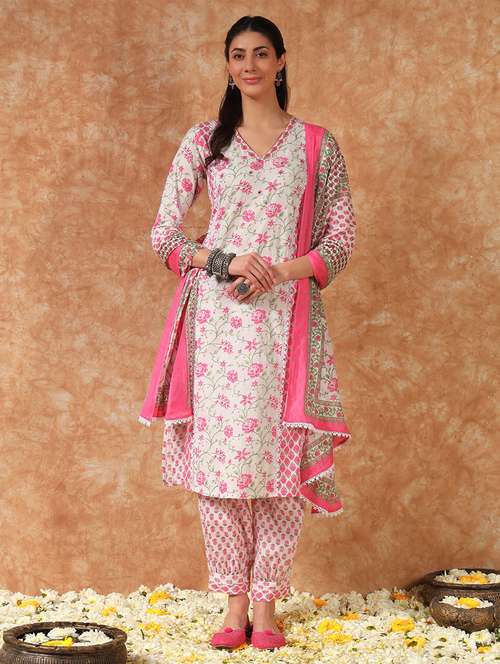 women three quarter sleeve kurta salwar with dupatta set