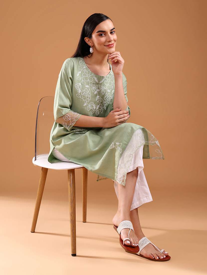 women e tmbroideredhree quarter sleeve kurta - 21968423 -  Standard Image - 1