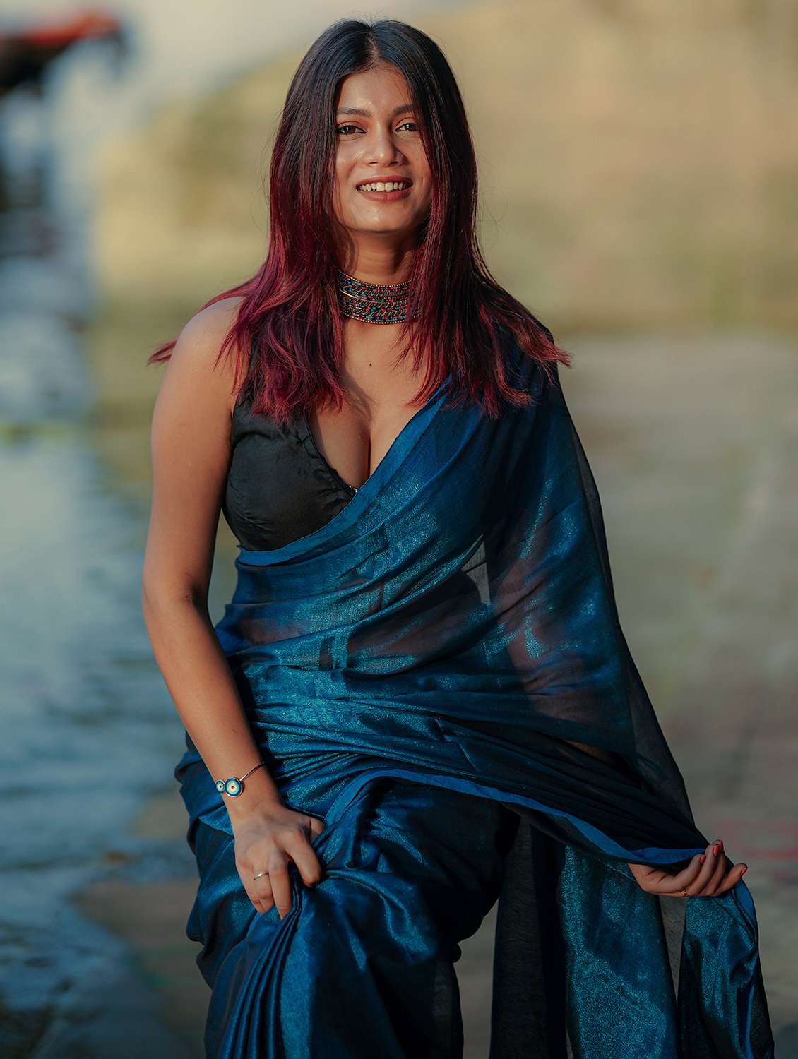 women solid plain saree with blouse - 21968591 - Standard Image - 4
