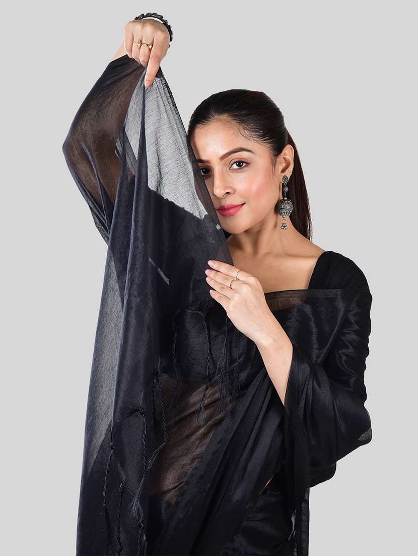 women solid plain saree with blouse - 21968595 - Standard Image - 4