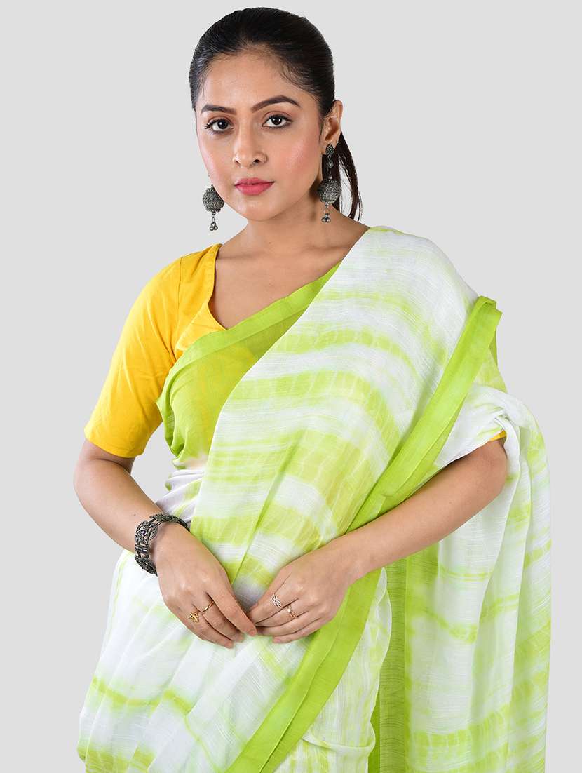 women green printed saree with blouse - 21968625 - Standard Image - 4