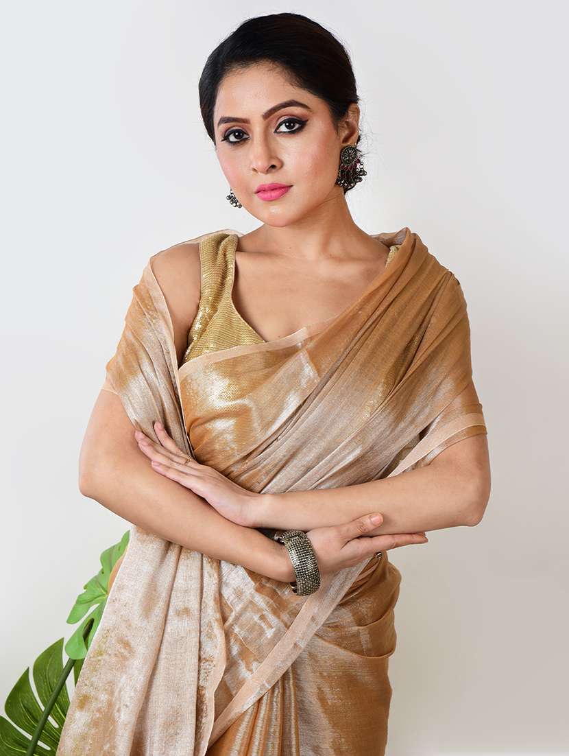 women solid plain saree with blouse - 21968629 - Standard Image - 4