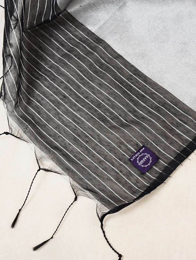 women striped printed saree with blouse - 21968632 - Standard Image - 4