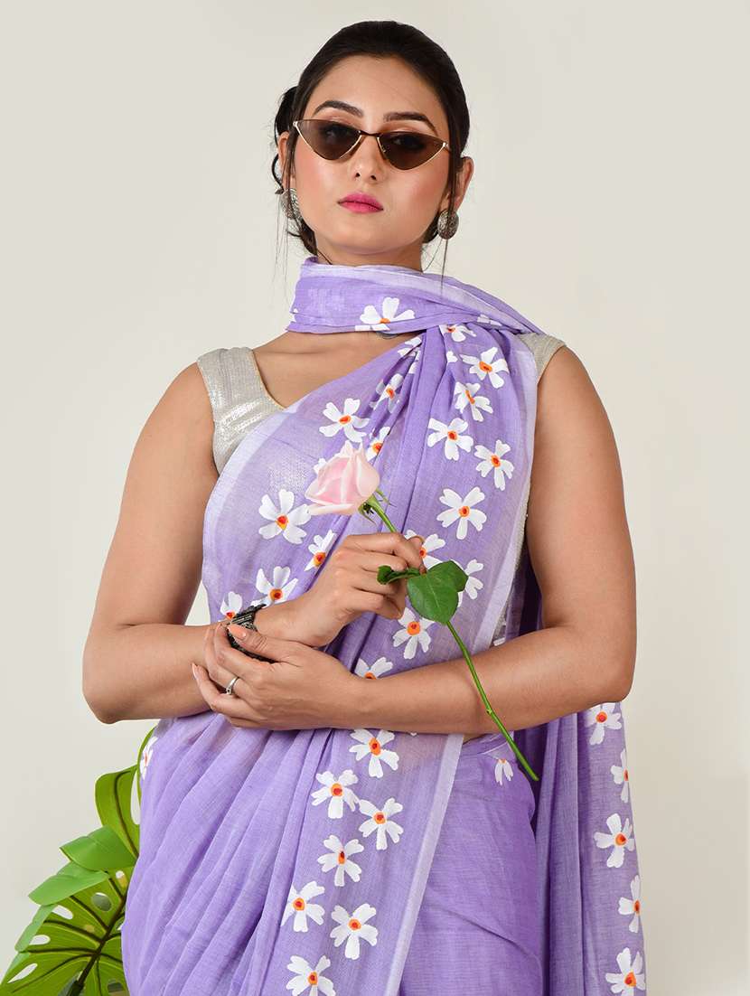 women floral bordered saree with blouse - 21968640 - Standard Image - 4