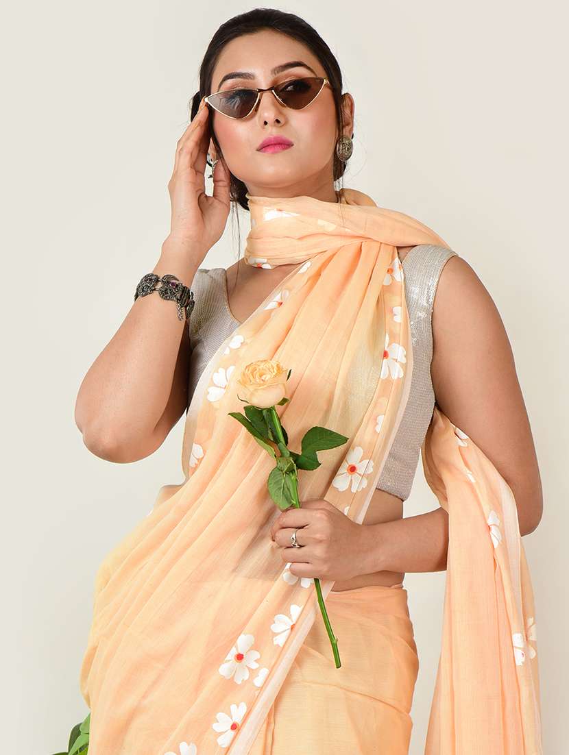 women floral bordered saree with blouse - 21968642 - Standard Image - 4