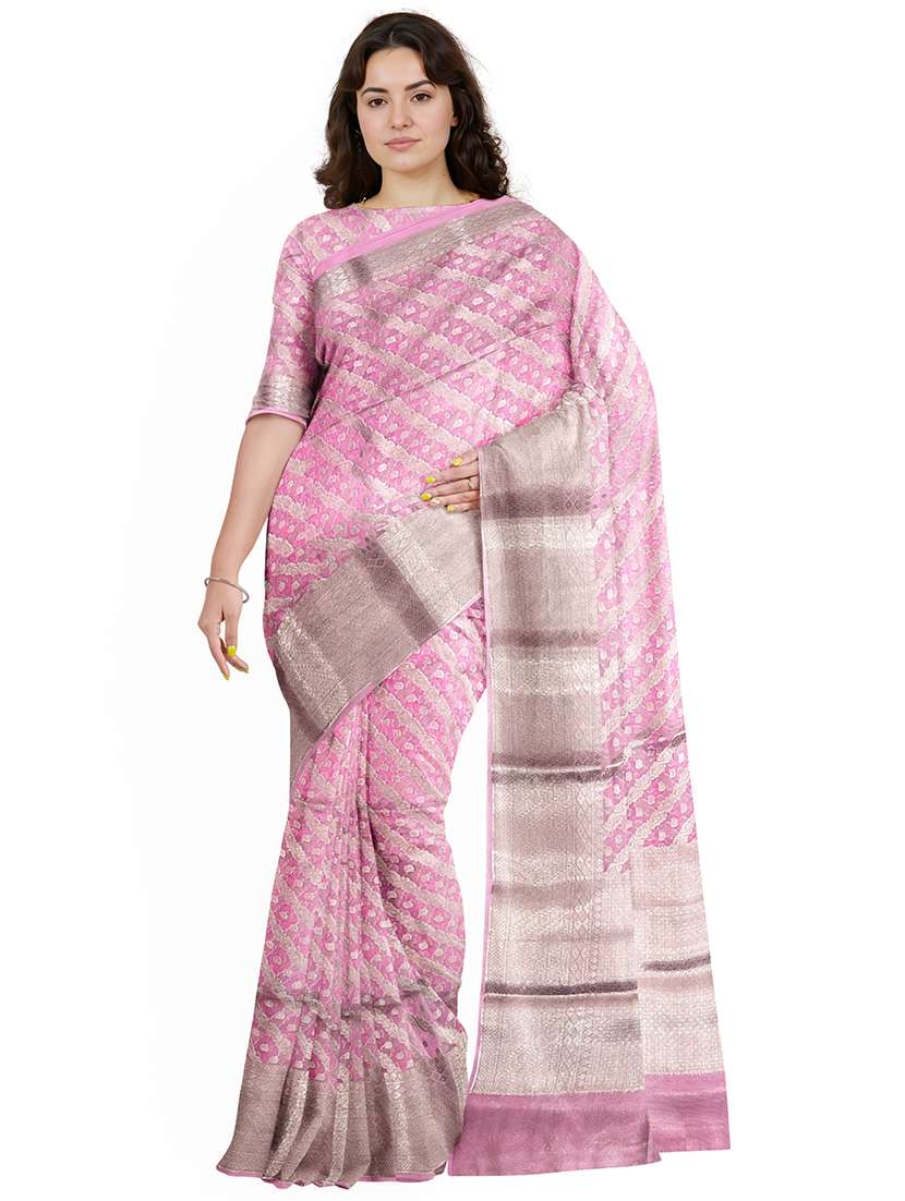 women self design bordered saree with blouse