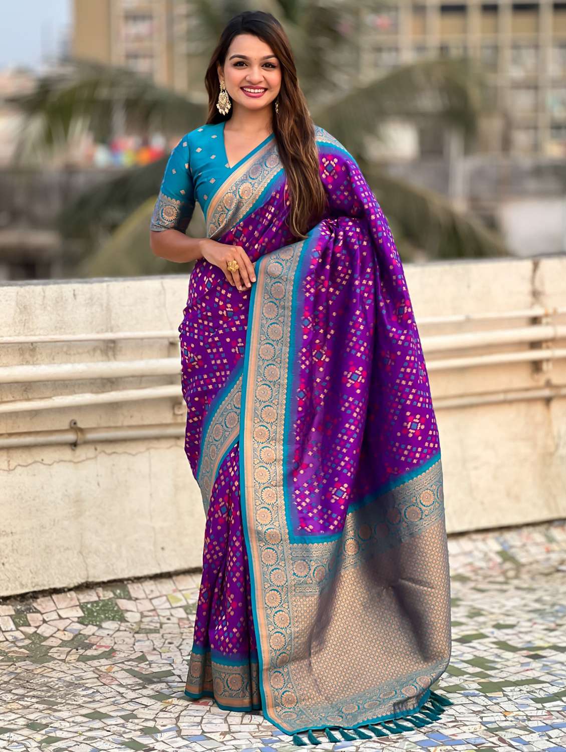 women self design patola saree with blouse