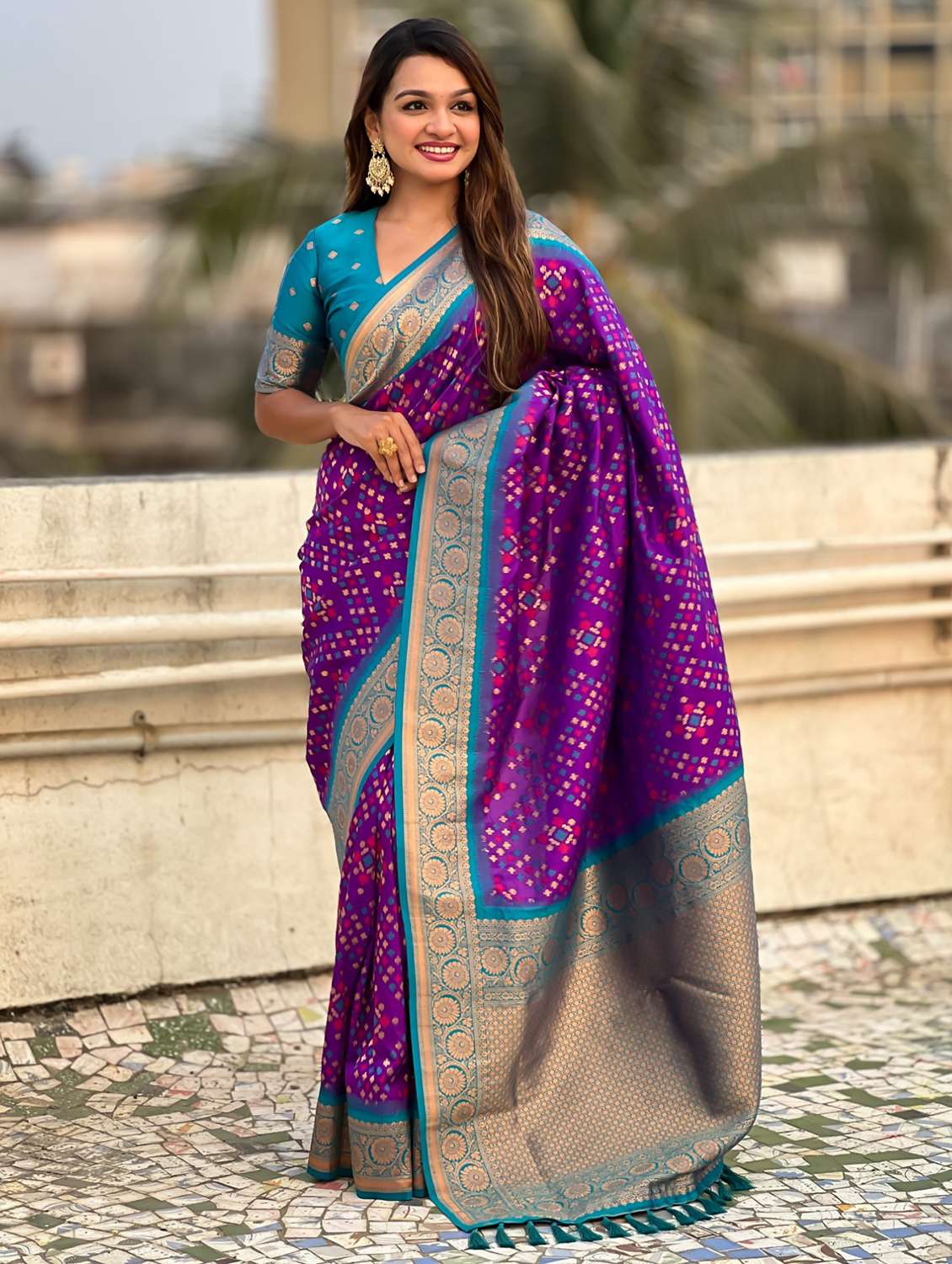 women self design patola saree with blouse - 21968791 -  Standard Image - 1