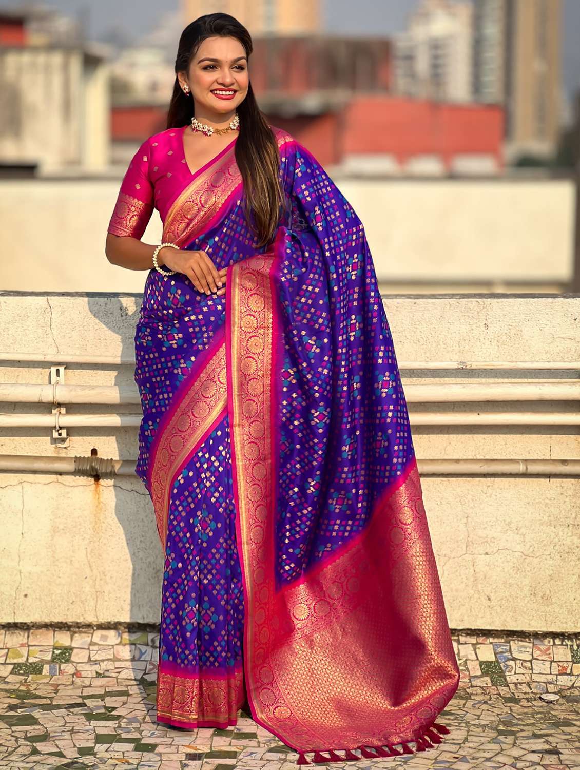 women self design patola saree with blouse - 21968793 -  Standard Image - 1