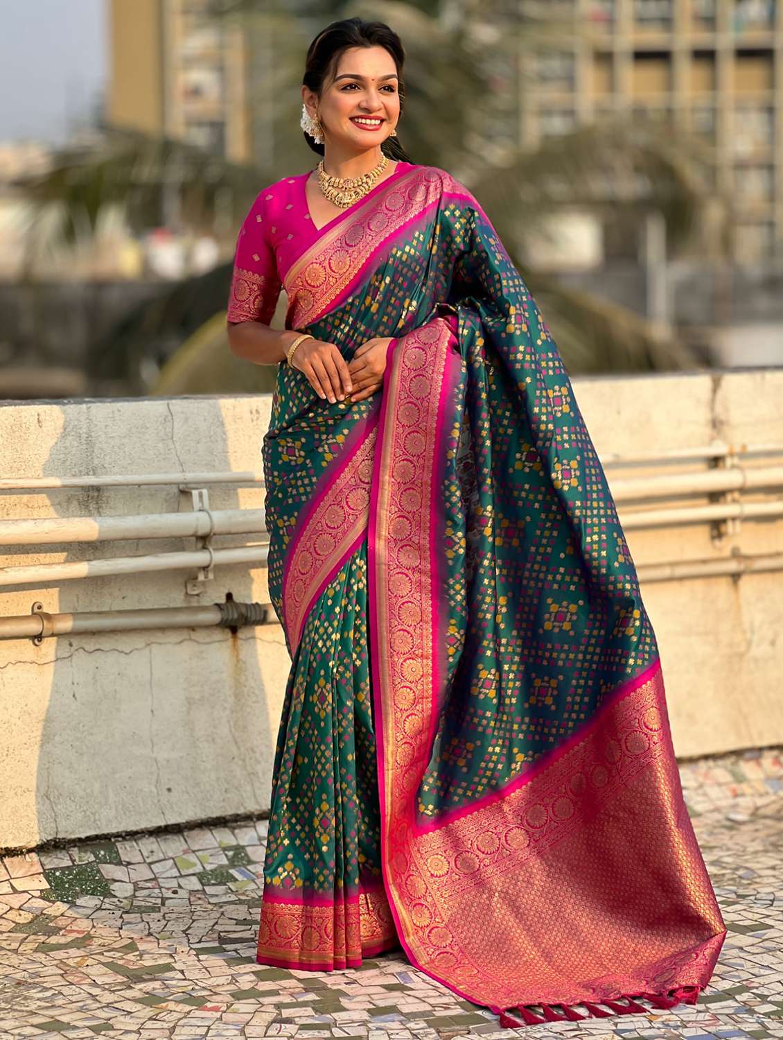 women self design patola saree with blouse - 21968794 -  Standard Image - 1