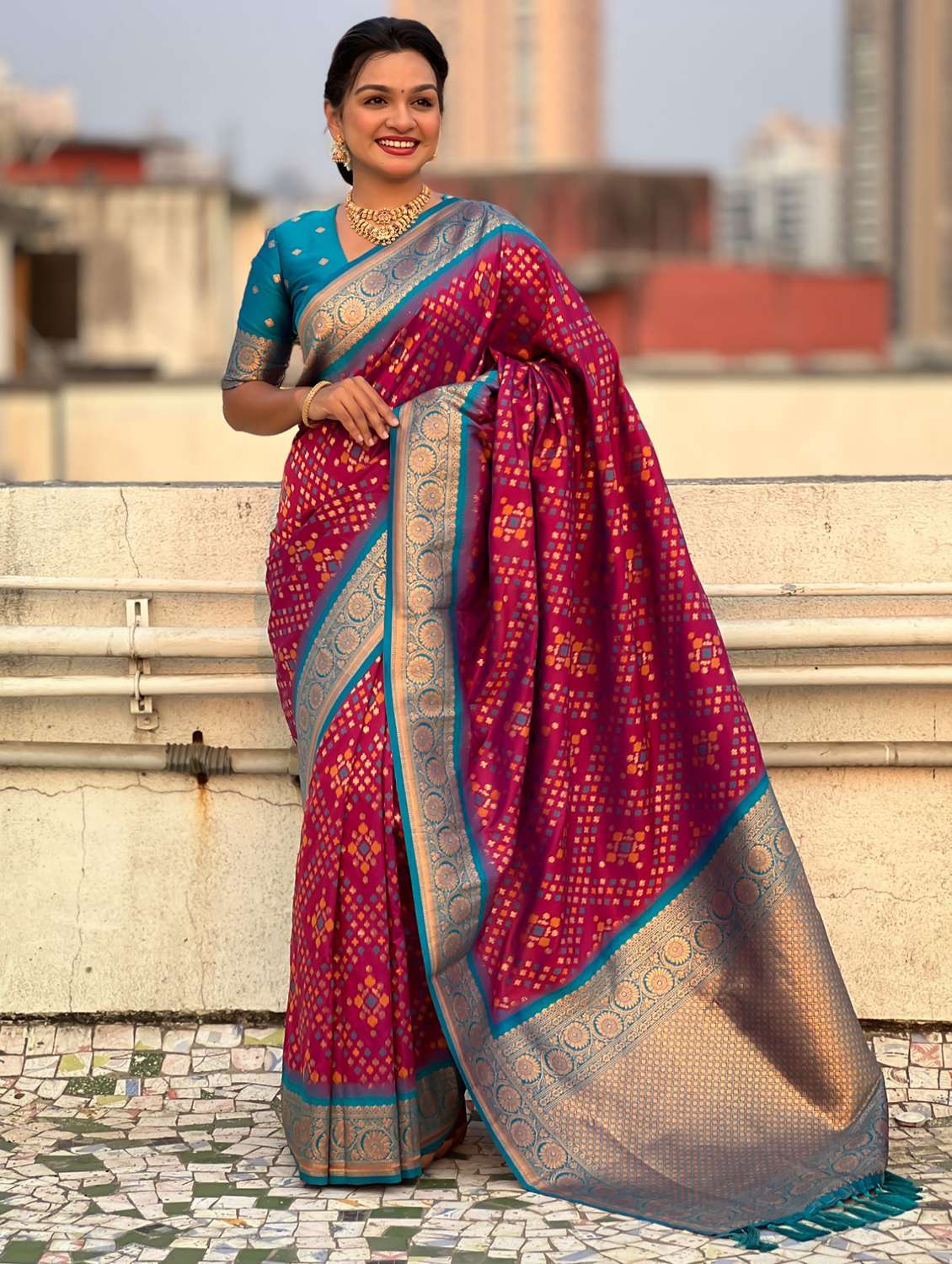 women self design patola saree with blouse - 21968795 -  Standard Image - 1