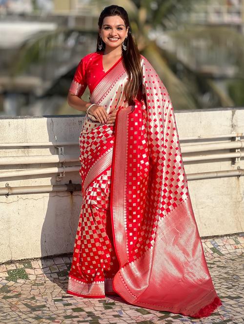 women self design banarasi saree with blouse - 21968805 -  Standard Image - 0