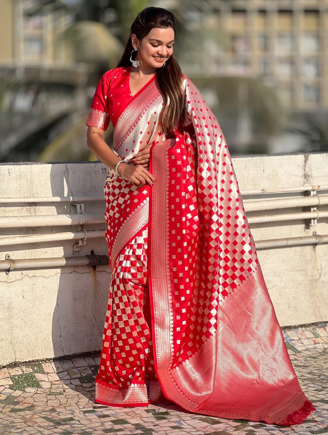 women self design banarasi saree with blouse - 21968805 -  Standard Image - 1