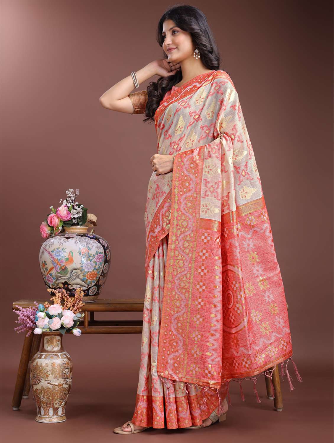 women self design bordered saree with blouse - 21969198 -  Standard Image - 1