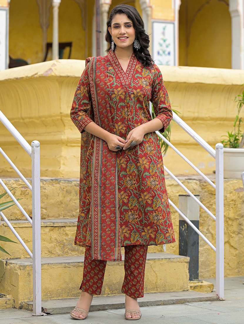 women three quarter sleeve kurta pant with dupatta set - 21969204 - Standard Image - 1