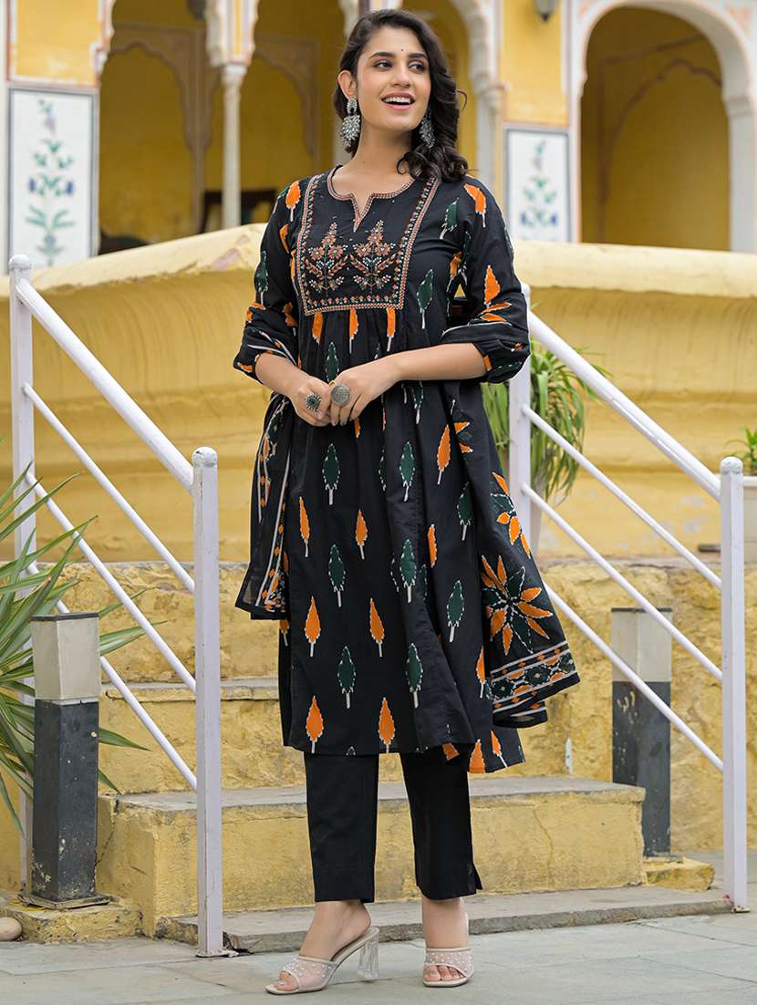 women three quarter sleeve kurta pant with dupatta set - 21969206 - Standard Image - 4