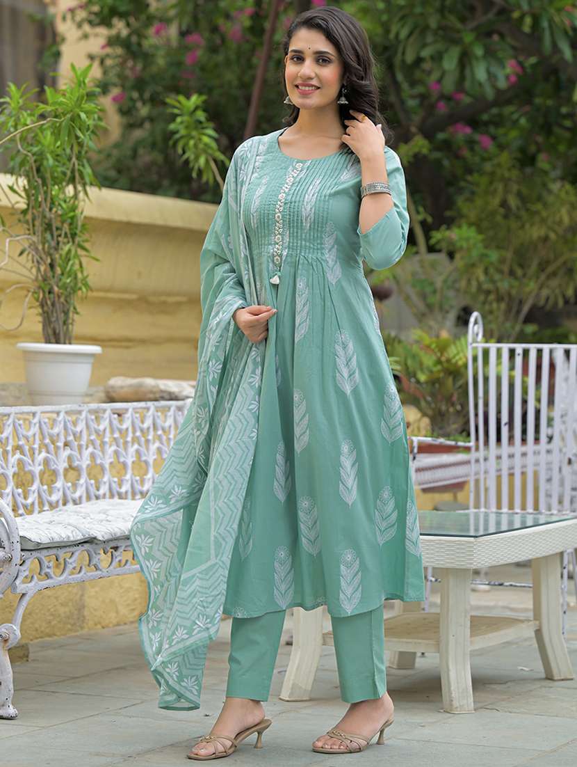 women three quarter sleeve kurta pant with dupatta set - 21969208 -  Standard Image - 4