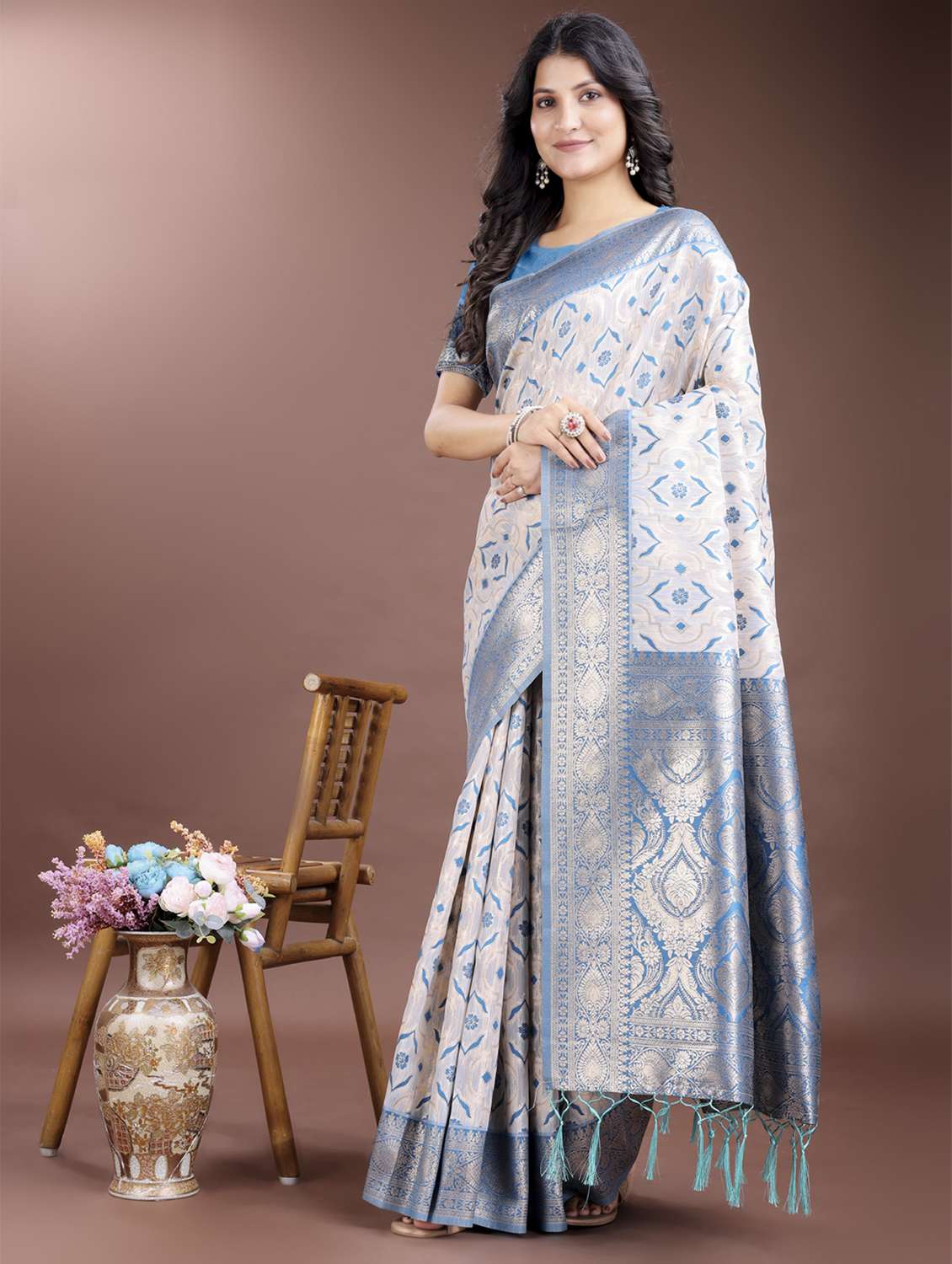 women self design bordered saree with blouse - 21969219 -  Standard Image - 1