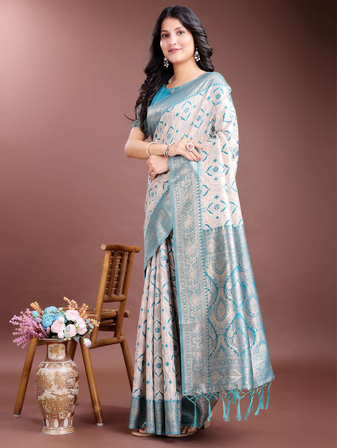 women self design bordered saree with blouse - 21969221 -  Standard Image - 1