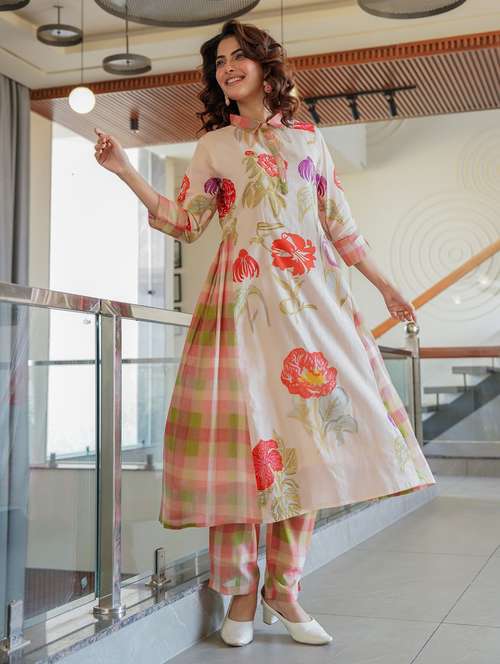 women printed three quarter sleeve kurta pant set