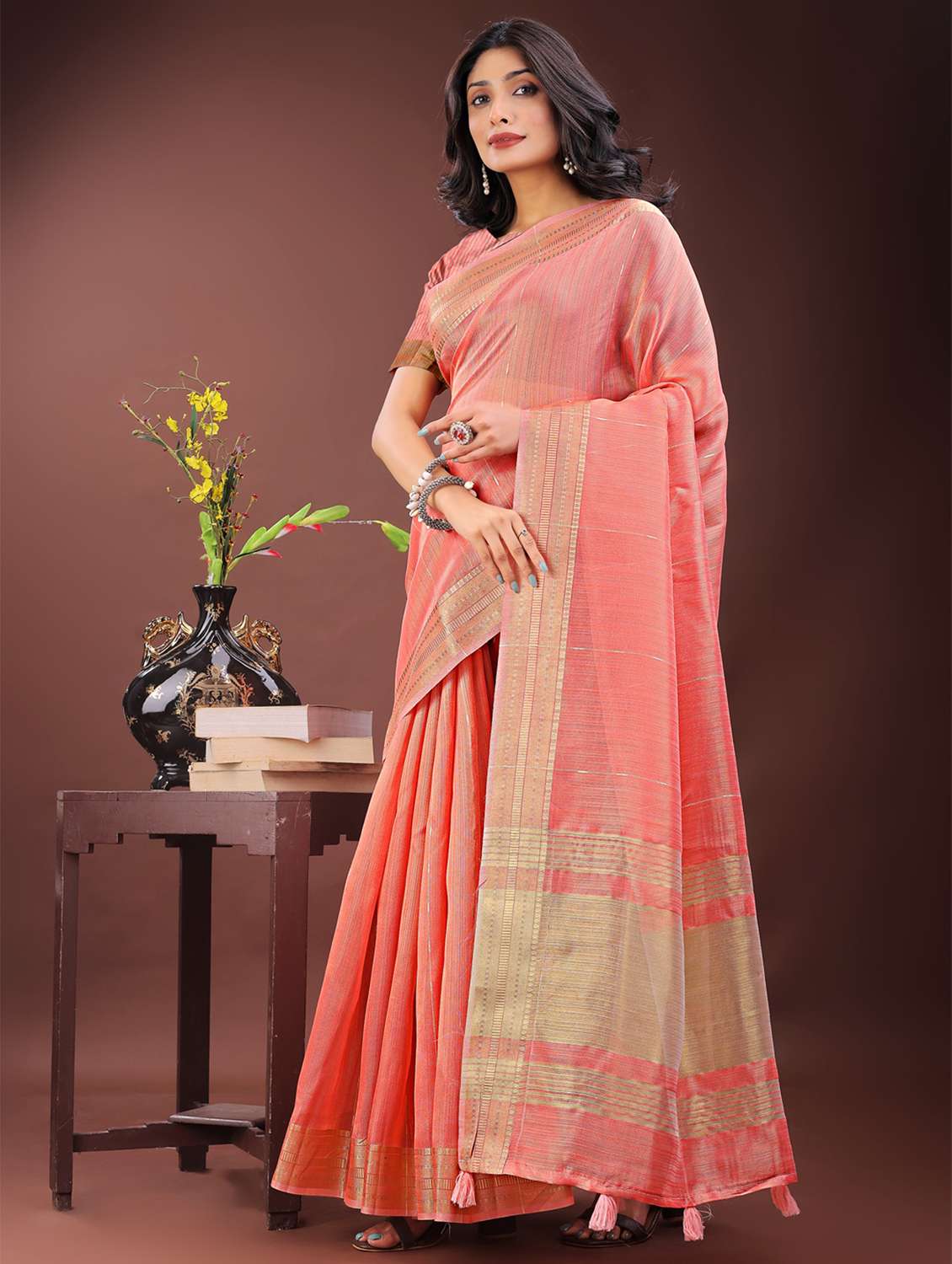 women self design bordered saree with blouse - 21969882 -  Standard Image - 1