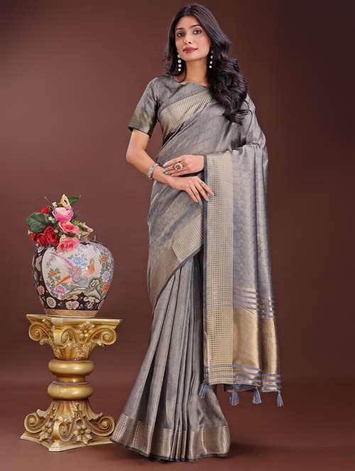 women checkered bordered saree with blouse