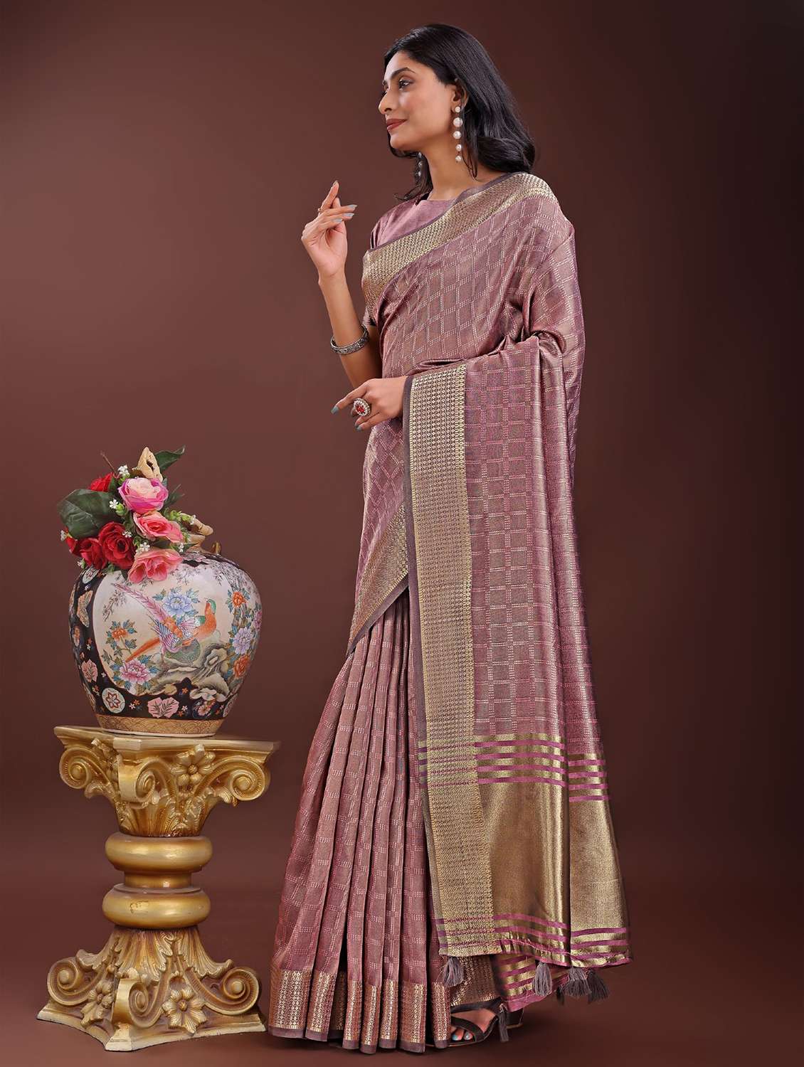 women checkered bordered saree with blouse - 21969888 -  Standard Image - 1